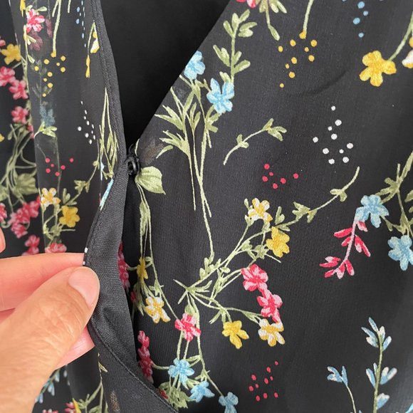 Mi Ami dark floral wrap around top size small - Picture 4 of 6